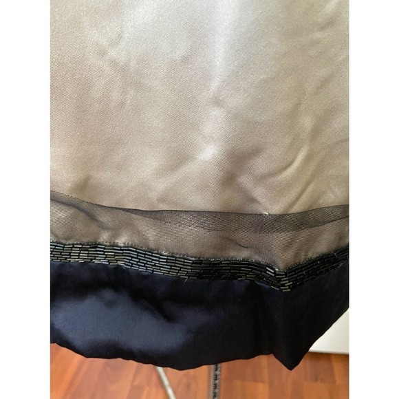 Vera Wang Champagne Satin and Sequin Shift Dress with Beading • Size 6 🗣 - Picture 4 of 5